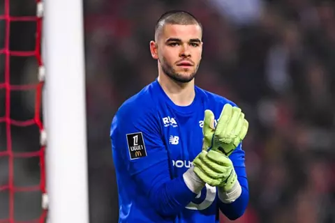 ليكيب: باريس يقترب من حسم صفقة حارس ليل